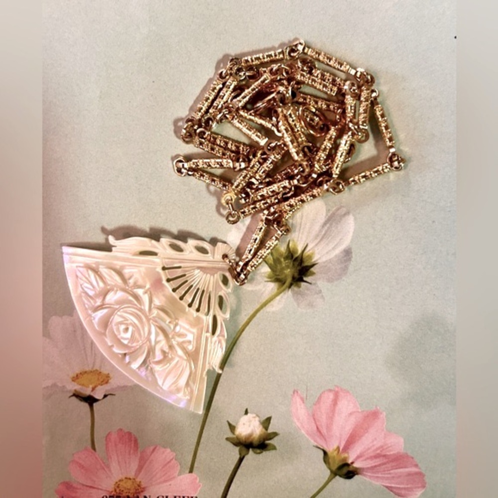 Hand carved mother of pearl fan necklace 24”